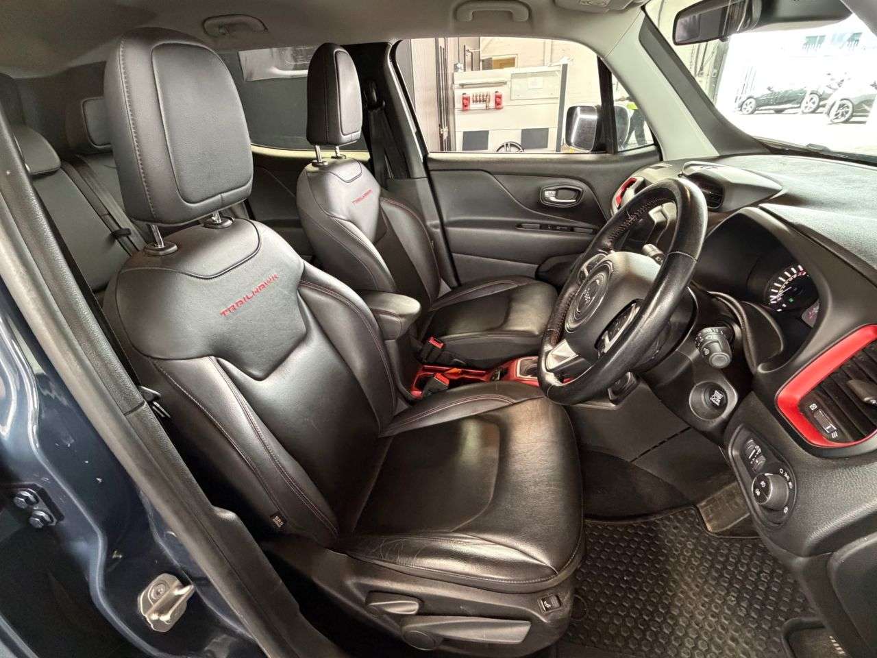 A 2020 JEEP RENEGADE 1.3 GSE T4 11.4kWh Trailhawk SUV 5dr Petrol Plug-in Hybrid Auto 4xe Euro 6 A 2020 JEEP RENEGADE 1.3 GSE T4 11.4kWh Trailhawk SUV 5dr Petrol Plug-in Hybrid Auto 4xe Euro 6