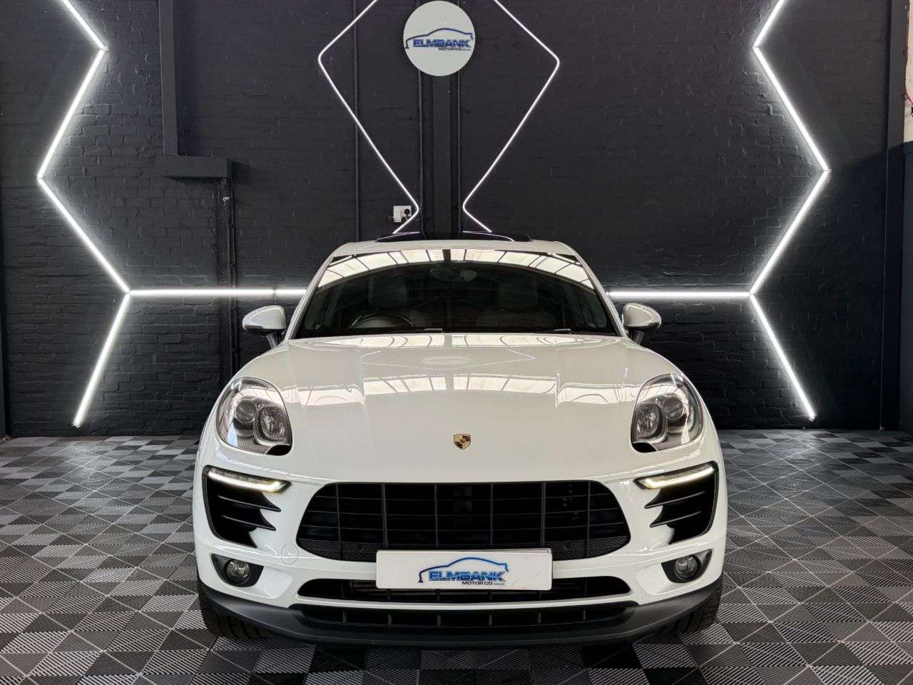 A 2015 PORSCHE MACAN 3.0 TD V6 S SUV 5dr Diesel PDK 4WD Euro 6 (s/s) (258 ps) 5 SERVICE STAMPS- A 2015 PORSCHE MACAN 3.0 TD V6 S SUV 5dr Diesel PDK 4WD Euro 6 (s/s) (258 ps) 5 SERVICE STAMPS-