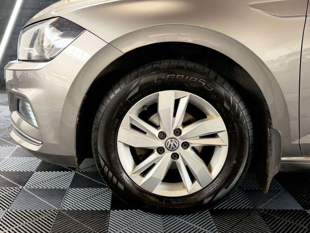 A 2019 VOLKSWAGEN POLO 1.0 TSI GPF SE Hatchback 5dr Petrol DSG Euro 6 (s/s) (95 ps) DSG AUTO GEARB A 2019 VOLKSWAGEN POLO 1.0 TSI GPF SE Hatchback 5dr Petrol DSG Euro 6 (s/s) (95 ps) DSG AUTO GEARB