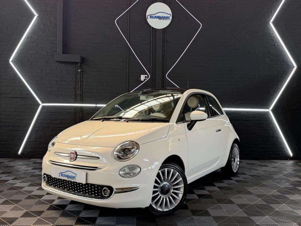 A 2018 FIAT 500 1.2 Lounge Hatchback 3dr Petrol Manual Euro 6 (s/s) (69 bhp) GLASS PAN ROOF A 2018 FIAT 500 1.2 Lounge Hatchback 3dr Petrol Manual Euro 6 (s/s) (69 bhp) GLASS PAN ROOF