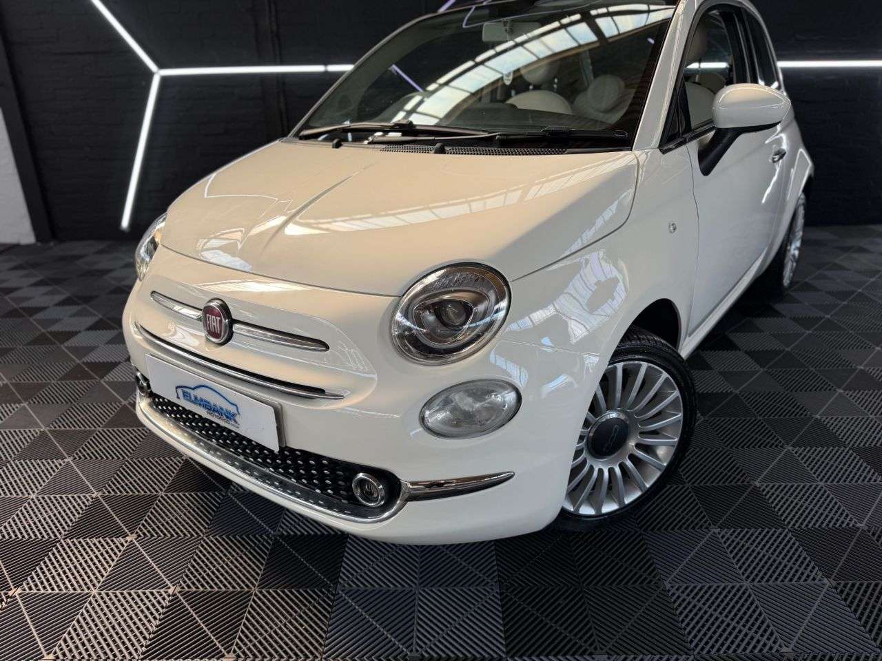 A 2018 FIAT 500 1.2 Lounge Hatchback 3dr Petrol Manual Euro 6 (s/s) (69 bhp) GLASS PAN ROOF A 2018 FIAT 500 1.2 Lounge Hatchback 3dr Petrol Manual Euro 6 (s/s) (69 bhp) GLASS PAN ROOF