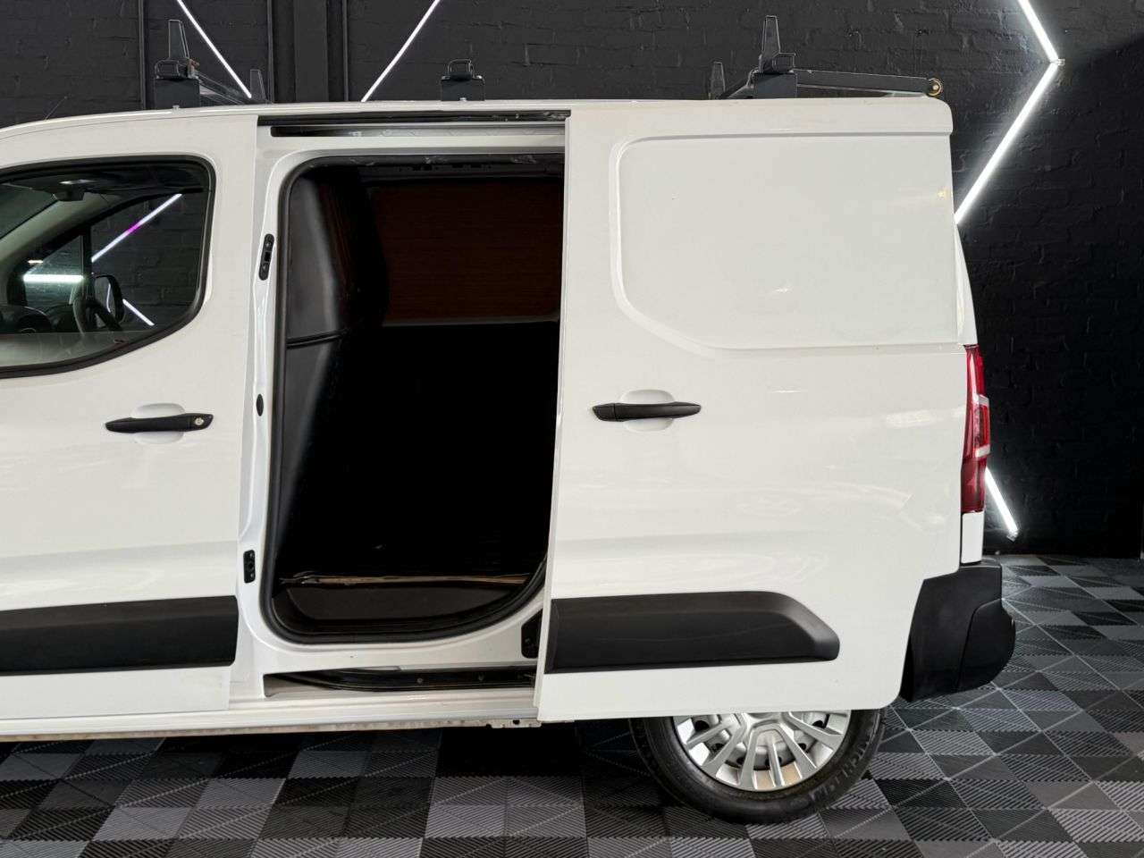 A 2022 TOYOTA PROACE CITY 1.5 BlueHDi Active Short Panel Van 5dr Diesel Manual SWB Euro 6 (s/s) (100 A 2022 TOYOTA PROACE CITY 1.5 BlueHDi Active Short Panel Van 5dr Diesel Manual SWB Euro 6 (s/s) (100
