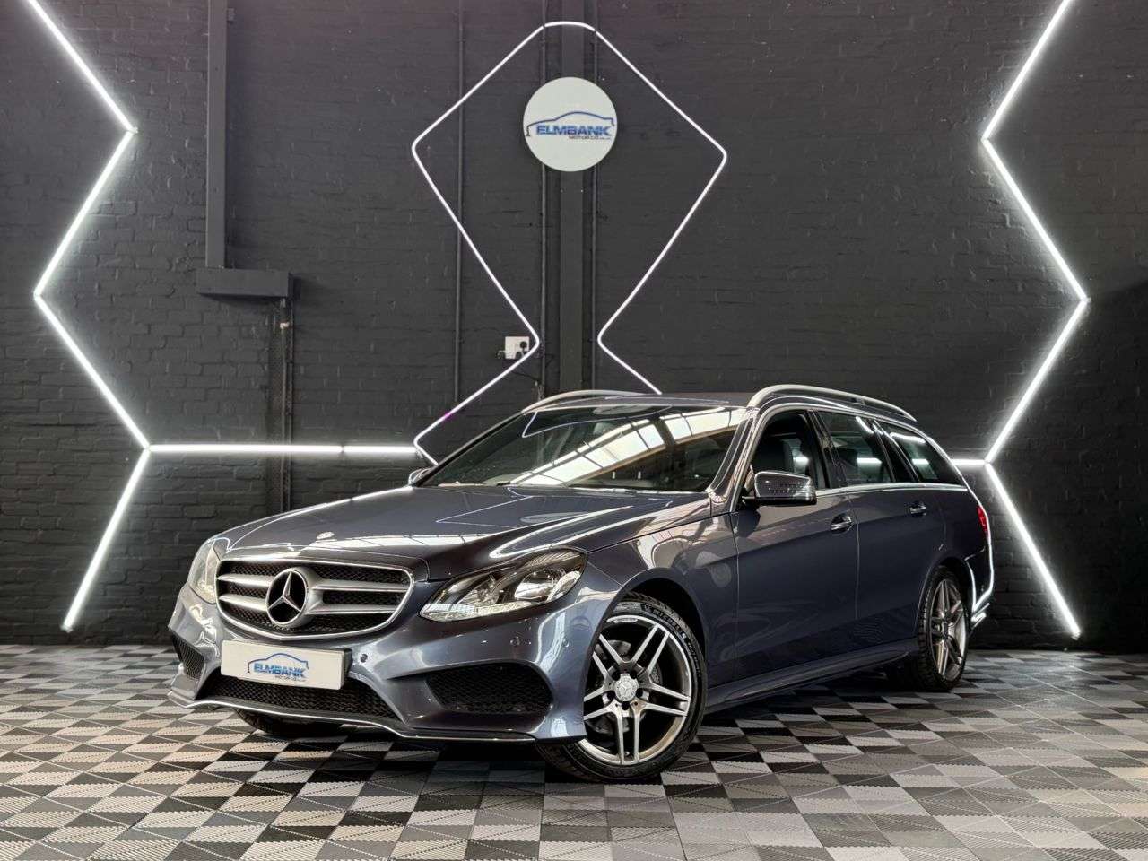 A 2015 MERCEDES-BENZ E-CLASS 2.1 E220 BlueTEC AMG Line Estate 5dr Diesel G-Tronic+ Euro 6 (s/s) (177 ps) A 2015 MERCEDES-BENZ E-CLASS 2.1 E220 BlueTEC AMG Line Estate 5dr Diesel G-Tronic+ Euro 6 (s/s) (177 ps)