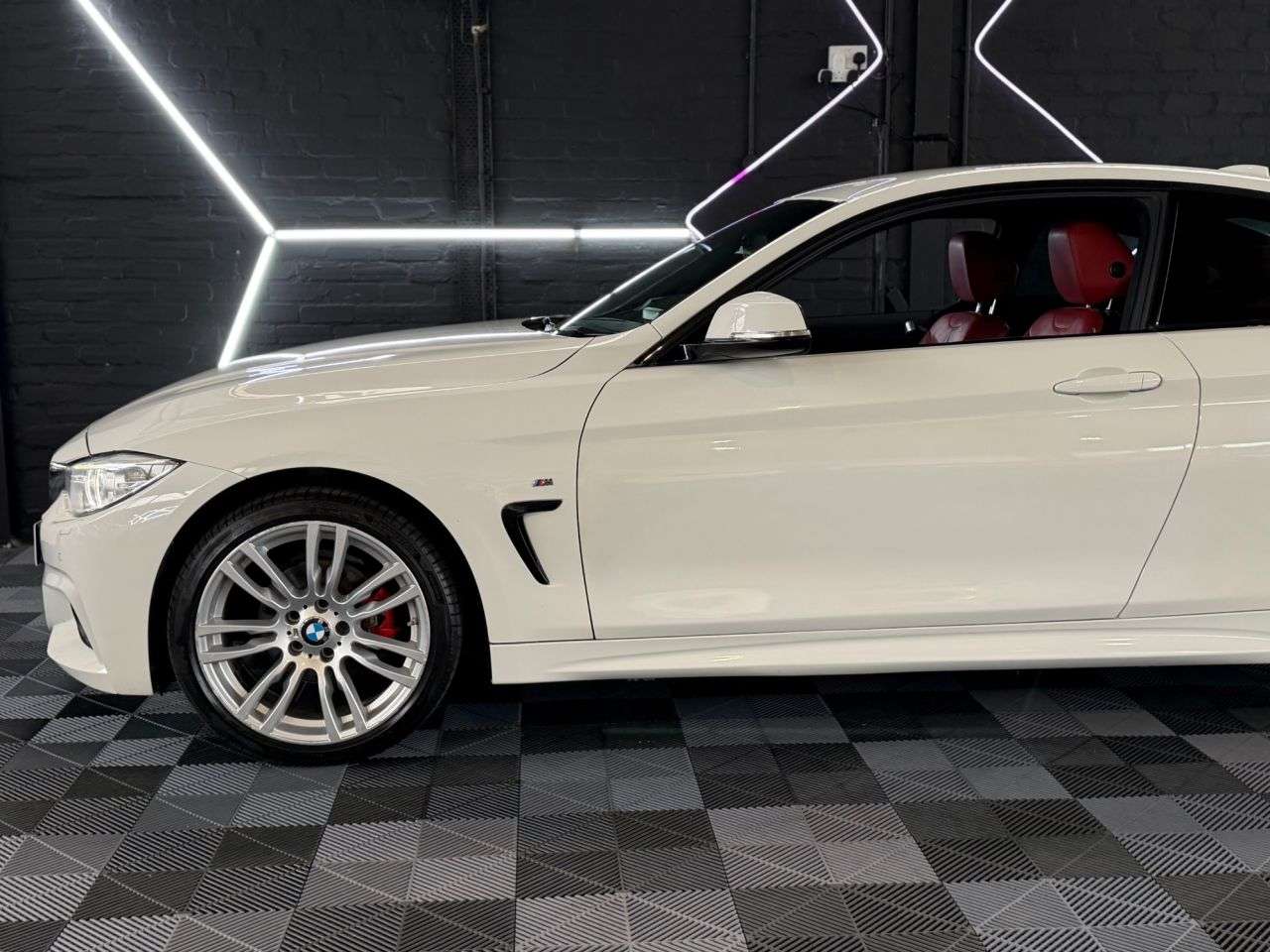 A 2015 BMW 4 SERIES 2.0 420i M Sport Coupe 2dr Petrol Manual xDrive Euro 6 (s/s) (184 ps) 2 KEY A 2015 BMW 4 SERIES 2.0 420i M Sport Coupe 2dr Petrol Manual xDrive Euro 6 (s/s) (184 ps) 2 KEY