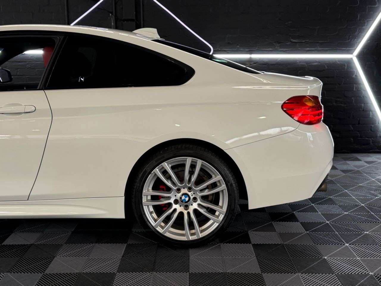 A 2015 BMW 4 SERIES 2.0 420i M Sport Coupe 2dr Petrol Manual xDrive Euro 6 (s/s) (184 ps) 2 KEY A 2015 BMW 4 SERIES 2.0 420i M Sport Coupe 2dr Petrol Manual xDrive Euro 6 (s/s) (184 ps) 2 KEY