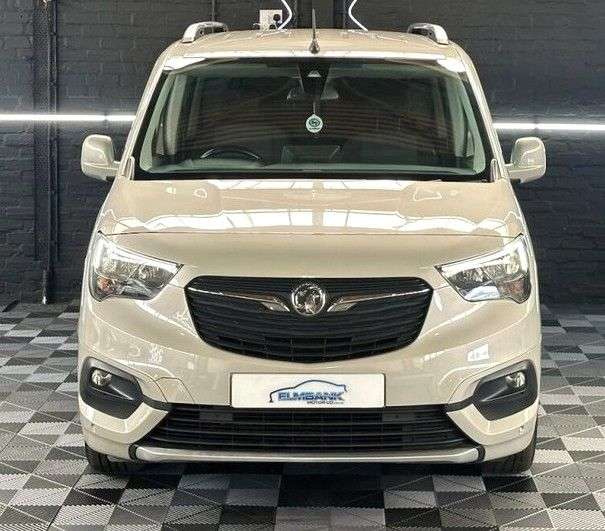A 2020 VAUXHALL COMBO LIFE 1.2 Turbo Elite MPV 5dr Petrol Auto Euro 6 (s/s) (7 Seat) (130 ps) ANDROID A 2020 VAUXHALL COMBO LIFE 1.2 Turbo Elite MPV 5dr Petrol Auto Euro 6 (s/s) (7 Seat) (130 ps) ANDROID