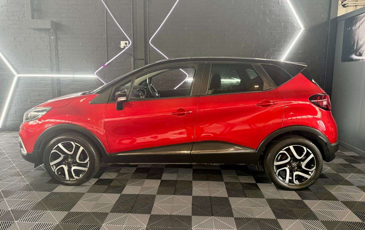 A 2019 RENAULT CAPTUR 0.9 TCe ENERGY Iconic SUV 5dr Petrol Manual Euro 6 (s/s) (90 ps) CRUISE CON A 2019 RENAULT CAPTUR 0.9 TCe ENERGY Iconic SUV 5dr Petrol Manual Euro 6 (s/s) (90 ps) CRUISE CON
