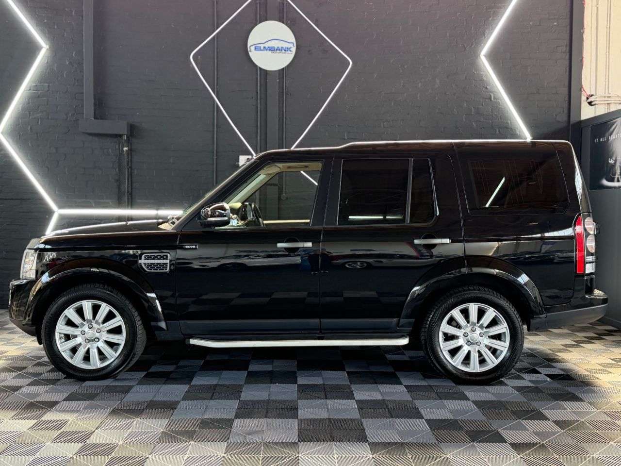 A 2014 LAND ROVER DISCOVERY 4 3.0 SD V6 SE SUV 5dr Diesel Auto 4WD Euro 5 (s/s) (255 bhp) COMPREHENSIVE H A 2014 LAND ROVER DISCOVERY 4 3.0 SD V6 SE SUV 5dr Diesel Auto 4WD Euro 5 (s/s) (255 bhp) COMPREHENSIVE H