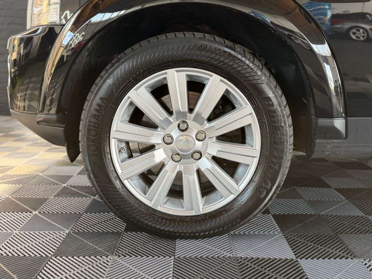 A 2014 LAND ROVER DISCOVERY 4 3.0 SD V6 SE SUV 5dr Diesel Auto 4WD Euro 5 (s/s) (255 bhp) COMPREHENSIVE H A 2014 LAND ROVER DISCOVERY 4 3.0 SD V6 SE SUV 5dr Diesel Auto 4WD Euro 5 (s/s) (255 bhp) COMPREHENSIVE H