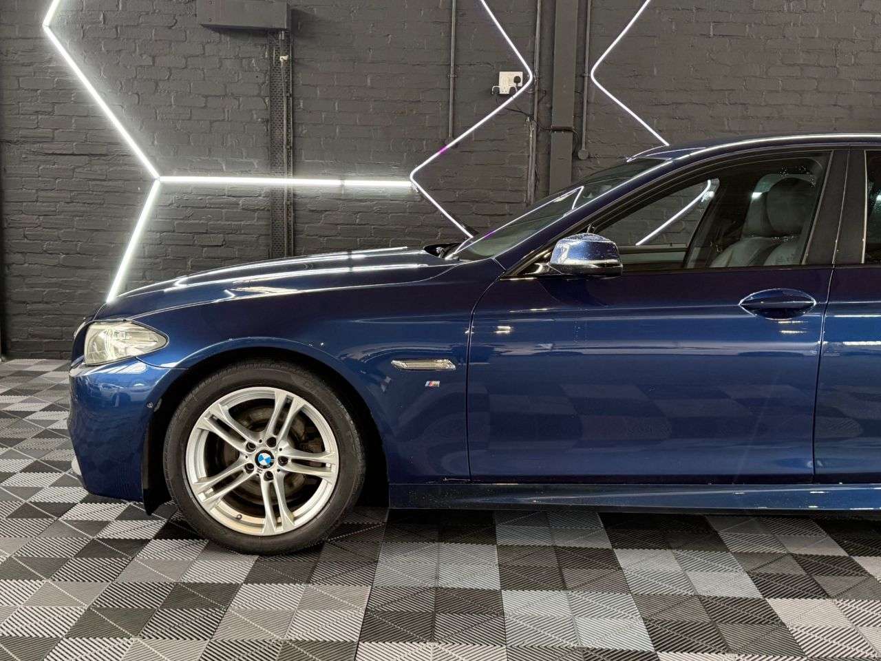 A 2016 BMW 5 SERIES 2.0 520d M Sport Saloon 4dr Diesel Auto Euro 6 (s/s) (190 ps) 2 KEYS - 2 OW A 2016 BMW 5 SERIES 2.0 520d M Sport Saloon 4dr Diesel Auto Euro 6 (s/s) (190 ps) 2 KEYS - 2 OW