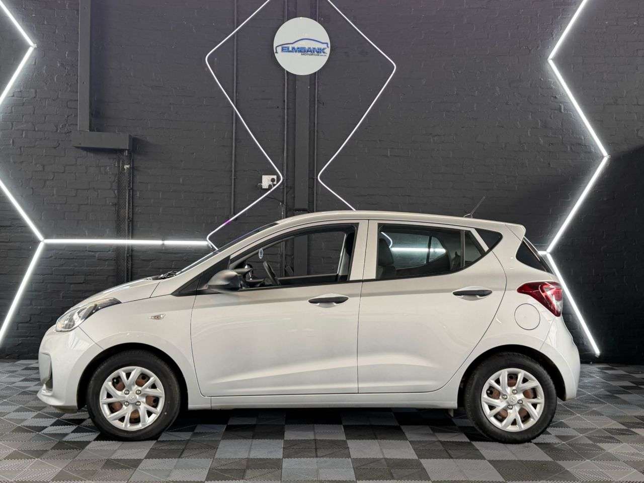 A 2017 HYUNDAI I10 1.0 S Hatchback 5dr Petrol Manual Euro 6 (66 ps) ULEZ OK - COLOUR CODED - £ A 2017 HYUNDAI I10 1.0 S Hatchback 5dr Petrol Manual Euro 6 (66 ps) ULEZ OK - COLOUR CODED - £