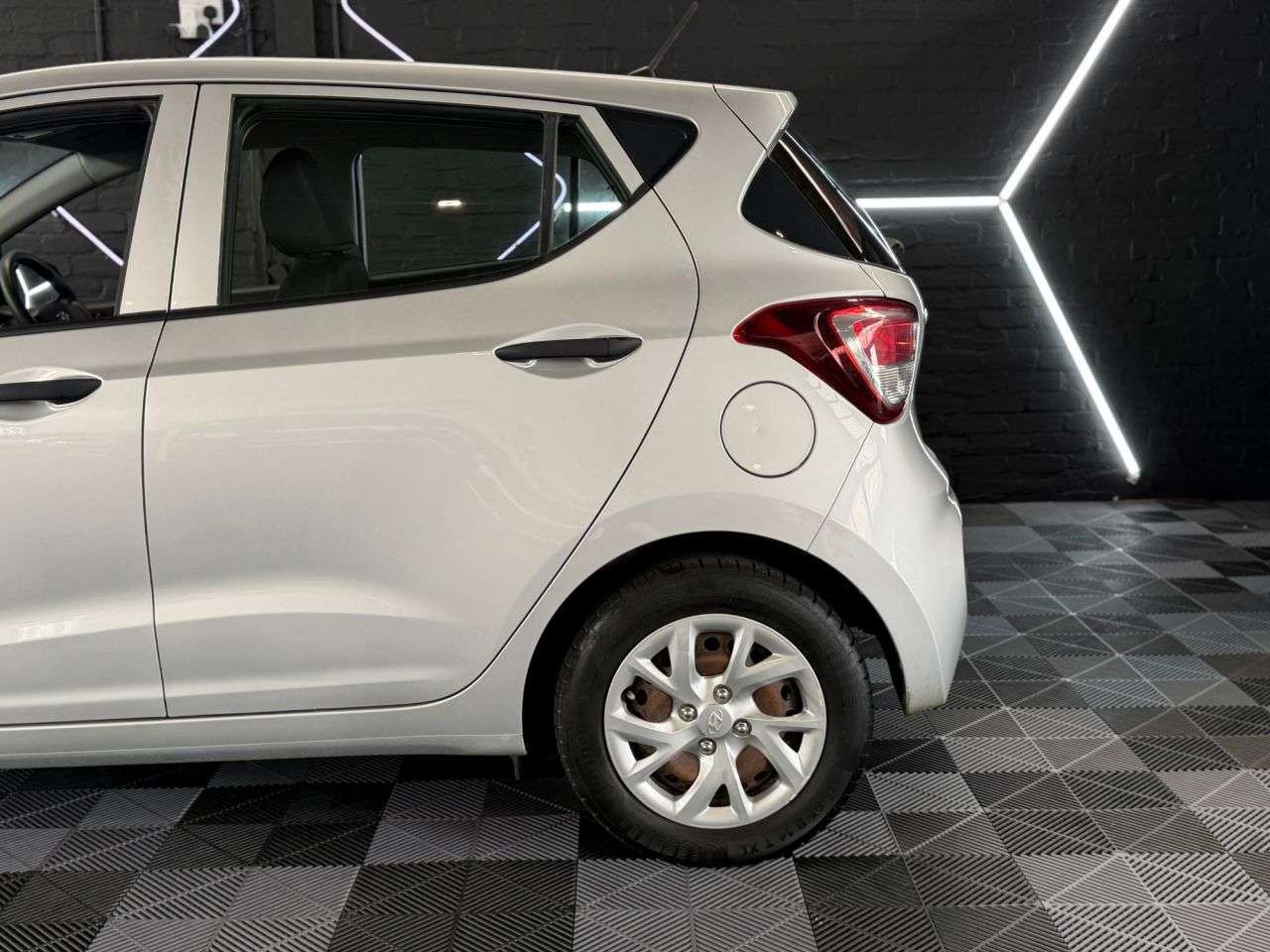 A 2017 HYUNDAI I10 1.0 S Hatchback 5dr Petrol Manual Euro 6 (66 ps) ULEZ OK - COLOUR CODED - £ A 2017 HYUNDAI I10 1.0 S Hatchback 5dr Petrol Manual Euro 6 (66 ps) ULEZ OK - COLOUR CODED - £