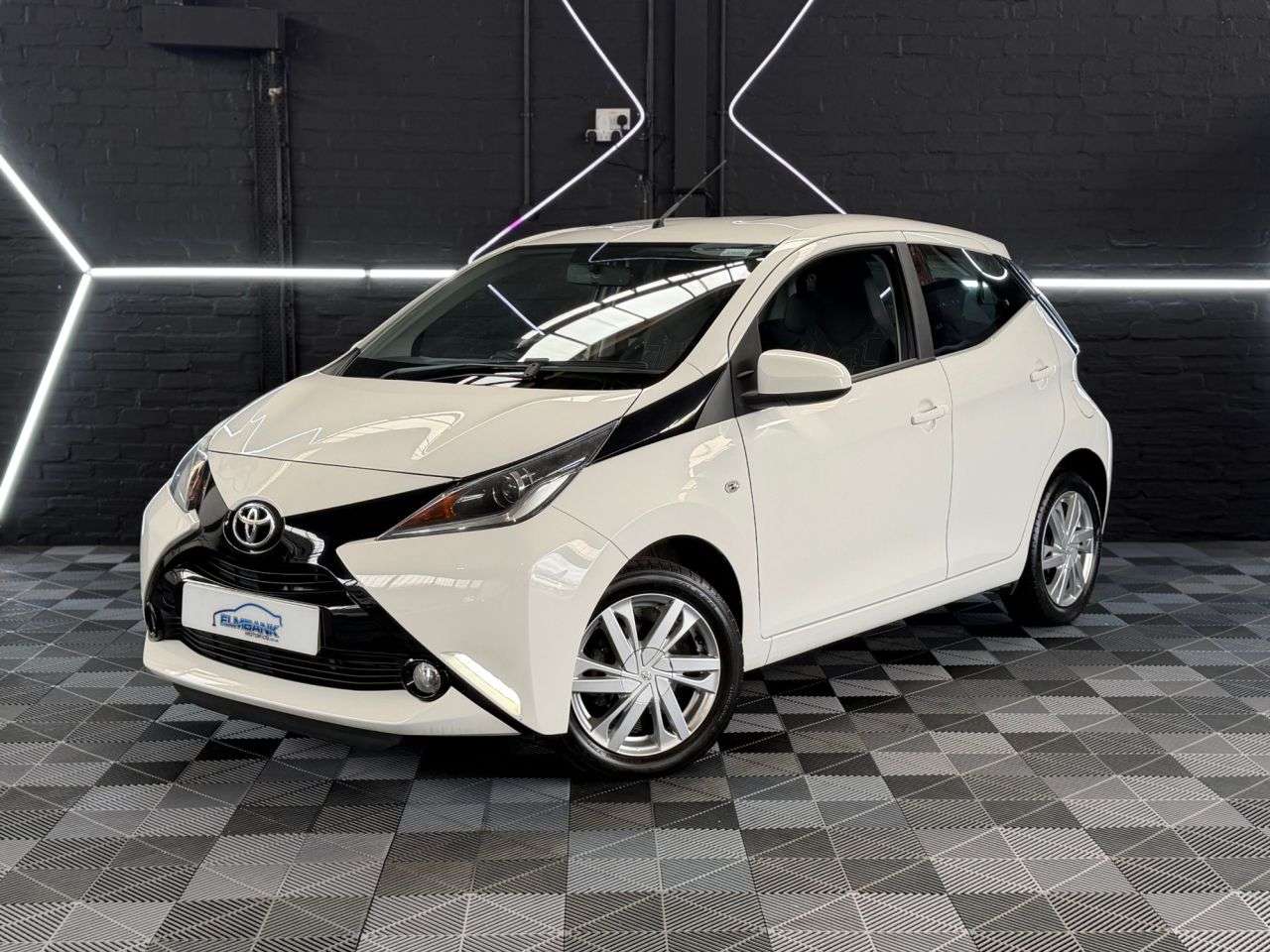 A 2016 TOYOTA AYGO 1.0 VVT-i x-pression Hatchback 5dr Petrol Manual Euro 6 (68 ps) 9 SERVICE S A 2016 TOYOTA AYGO 1.0 VVT-i x-pression Hatchback 5dr Petrol Manual Euro 6 (68 ps) 9 SERVICE S
