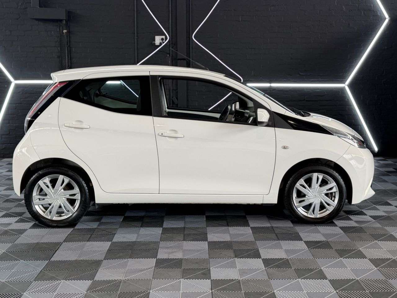 2016 TOYOTA AYGO 2016 TOYOTA AYGO