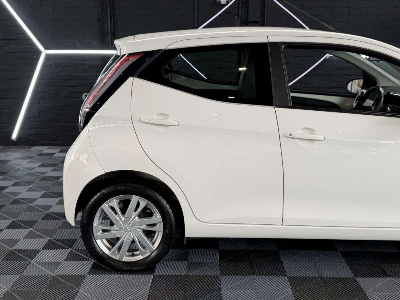 2016 TOYOTA AYGO 2016 TOYOTA AYGO