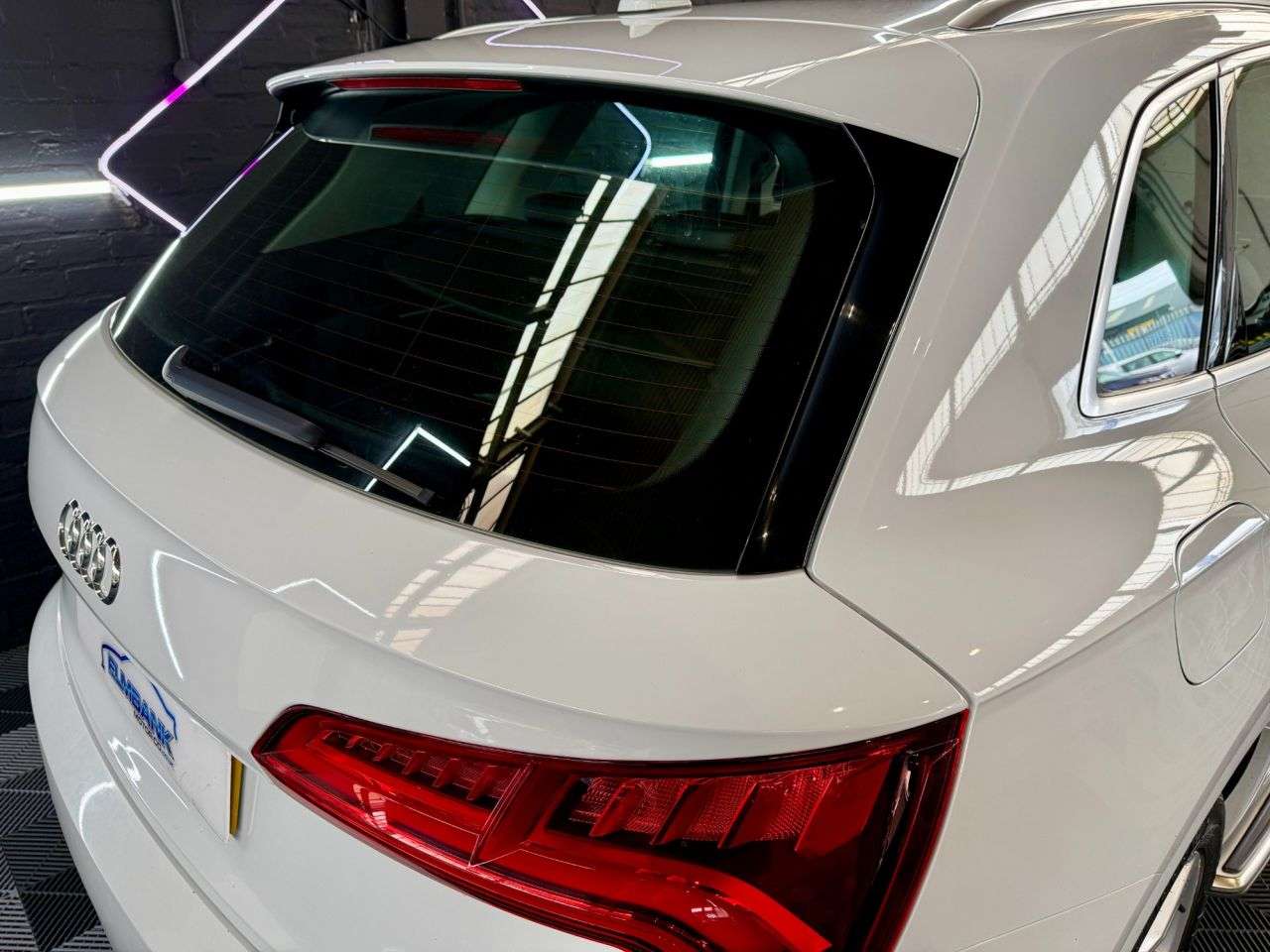 A 2019 AUDI Q5 2.0 TDI 40 Sport SUV 5dr Diesel S Tronic quattro Euro 6 (s/s) (190 ps) 2 OW A 2019 AUDI Q5 2.0 TDI 40 Sport SUV 5dr Diesel S Tronic quattro Euro 6 (s/s) (190 ps) 2 OW