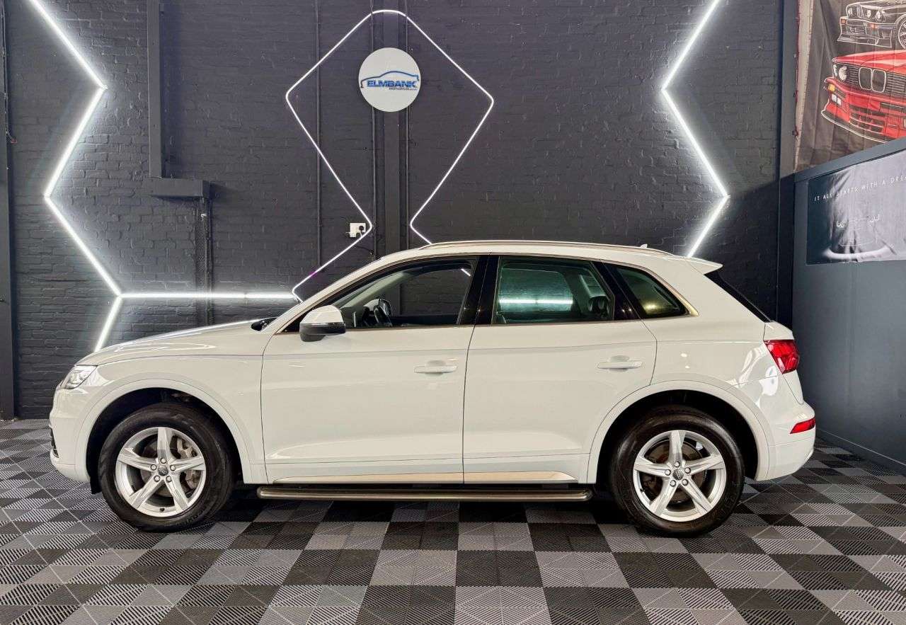 A 2019 AUDI Q5 2.0 TDI 40 Sport SUV 5dr Diesel S Tronic quattro Euro 6 (s/s) (190 ps) 2 OW A 2019 AUDI Q5 2.0 TDI 40 Sport SUV 5dr Diesel S Tronic quattro Euro 6 (s/s) (190 ps) 2 OW