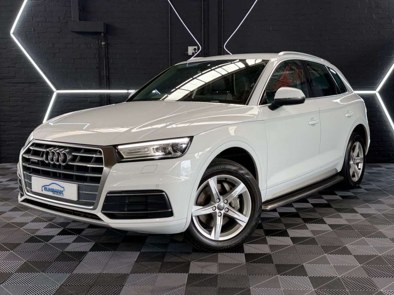 A 2019 AUDI Q5 2.0 TDI 40 Sport SUV 5dr Diesel S Tronic quattro Euro 6 (s/s) (190 ps) 2 OW A 2019 AUDI Q5 2.0 TDI 40 Sport SUV 5dr Diesel S Tronic quattro Euro 6 (s/s) (190 ps) 2 OW