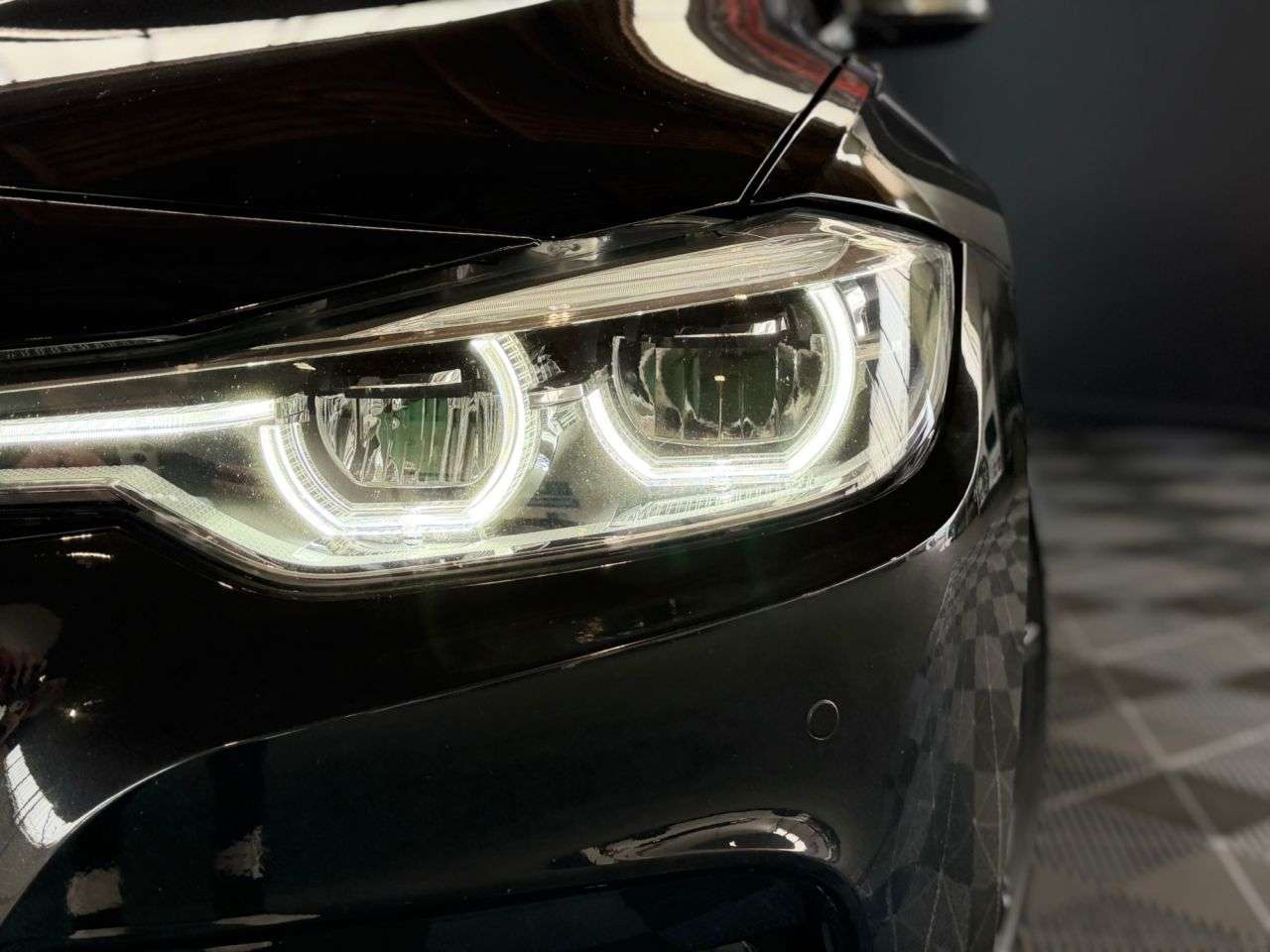 A 2016 BMW 3 SERIES 2.0 318d M Sport Touring 5dr Diesel Auto Euro 6 (s/s) (150 ps) SAPPHIRE PAI A 2016 BMW 3 SERIES 2.0 318d M Sport Touring 5dr Diesel Auto Euro 6 (s/s) (150 ps) SAPPHIRE PAI