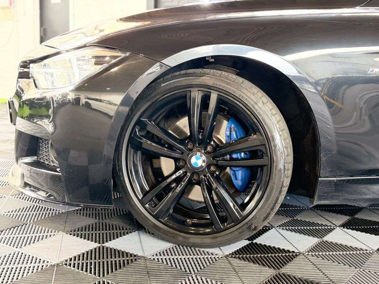 A 2016 BMW 3 SERIES 2.0 318d M Sport Touring 5dr Diesel Auto Euro 6 (s/s) (150 ps) SAPPHIRE PAI A 2016 BMW 3 SERIES 2.0 318d M Sport Touring 5dr Diesel Auto Euro 6 (s/s) (150 ps) SAPPHIRE PAI