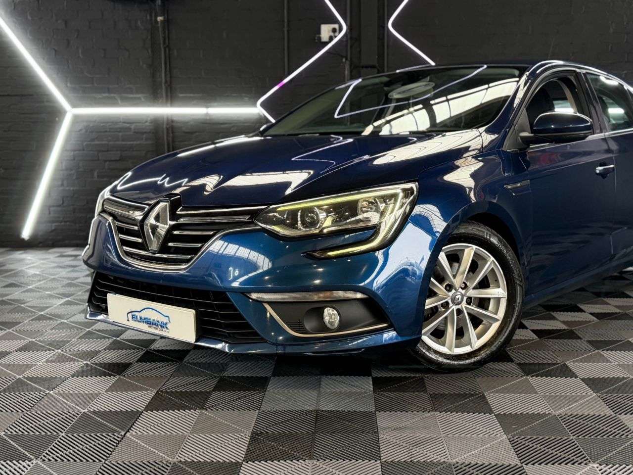 A 2016 RENAULT MEGANE 1.5 dCi Dynamique Nav Hatchback 5dr Diesel Manual Euro 6 (s/s) (110 ps) A 2016 RENAULT MEGANE 1.5 dCi Dynamique Nav Hatchback 5dr Diesel Manual Euro 6 (s/s) (110 ps)
