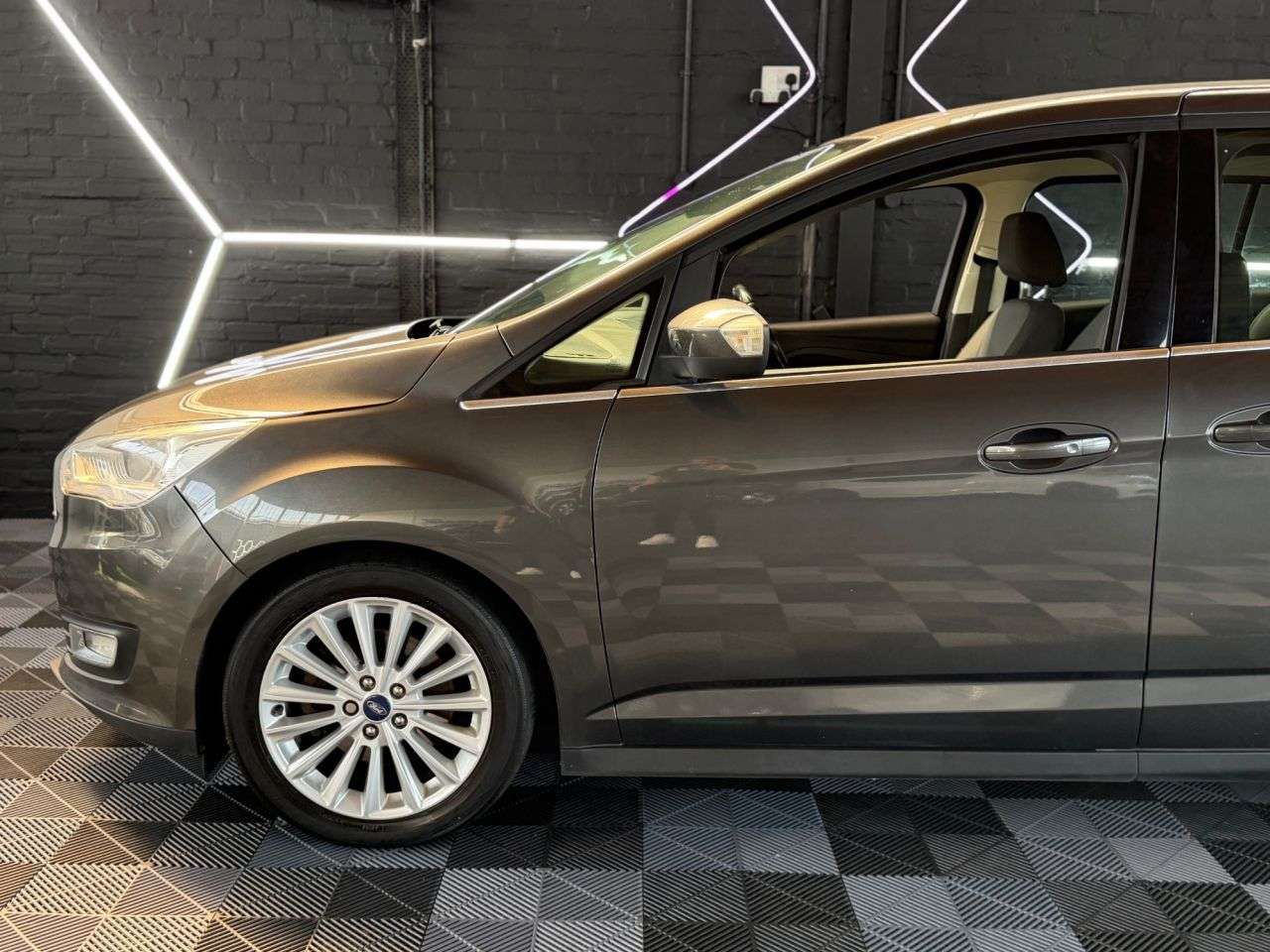A 2017 FORD GRAND C-MAX 1.5 TDCi Titanium MPV 5dr Diesel Manual Euro 6 (s/s) (120 ps) ULEZ FRIENDLY A 2017 FORD GRAND C-MAX 1.5 TDCi Titanium MPV 5dr Diesel Manual Euro 6 (s/s) (120 ps) ULEZ FRIENDLY