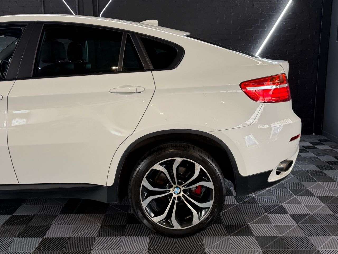 A 2013 BMW X6 3.0 30d SUV 5dr Diesel Auto xDrive Euro 5 (245 ps) LOW MILEAGE - 2 KEYS - 3 A 2013 BMW X6 3.0 30d SUV 5dr Diesel Auto xDrive Euro 5 (245 ps) LOW MILEAGE - 2 KEYS - 3