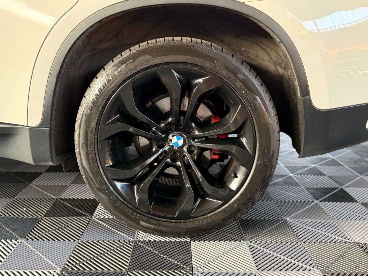 A 2013 BMW X6 3.0 30d SUV 5dr Diesel Auto xDrive Euro 5 (245 ps) LOW MILEAGE - 2 KEYS - 3 A 2013 BMW X6 3.0 30d SUV 5dr Diesel Auto xDrive Euro 5 (245 ps) LOW MILEAGE - 2 KEYS - 3