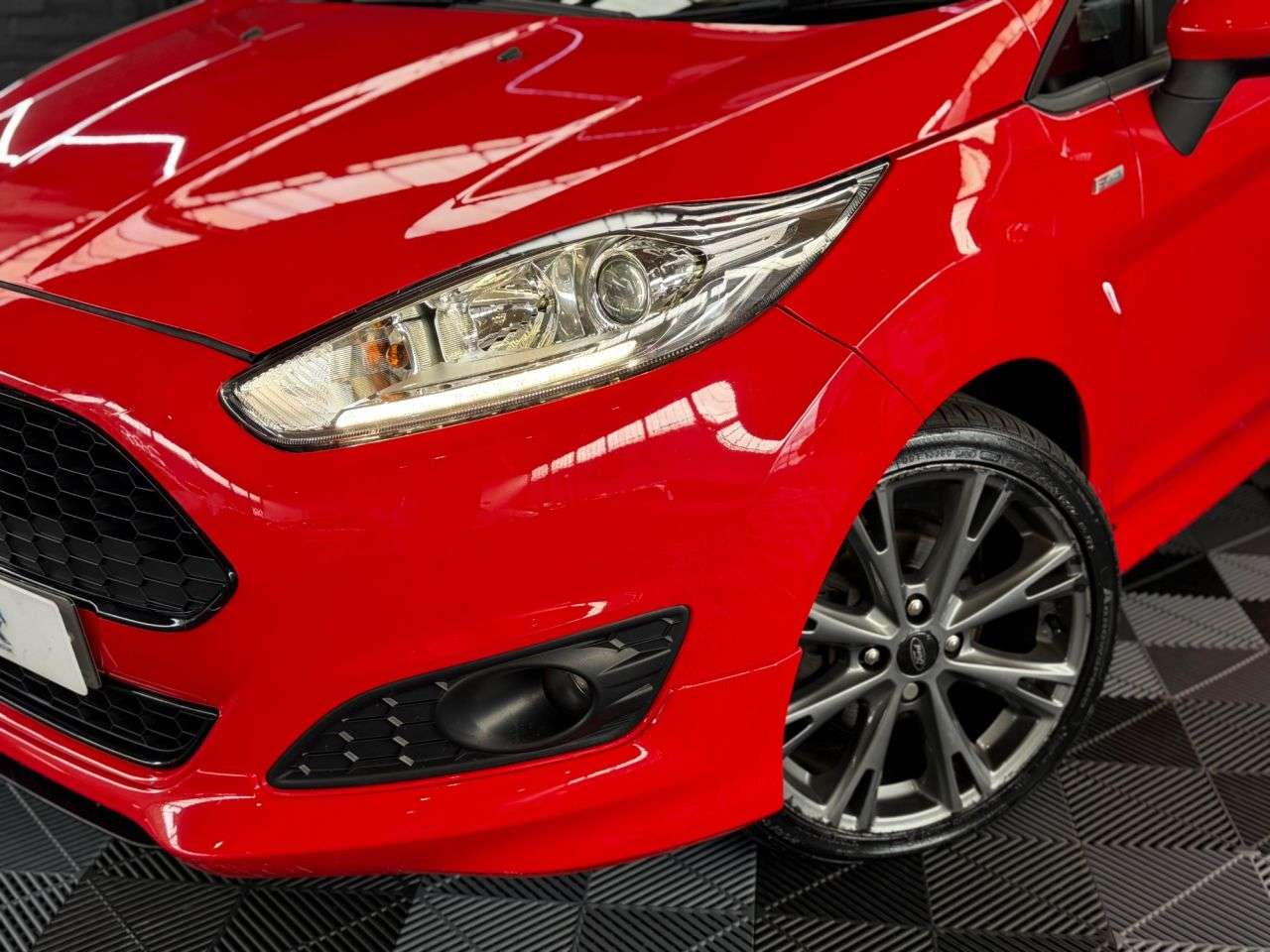 A 2017 FORD FIESTA 1.0T EcoBoost ST-Line Hatchback 3dr Petrol Manual Euro 6 (s/s) (100 ps) ST A 2017 FORD FIESTA 1.0T EcoBoost ST-Line Hatchback 3dr Petrol Manual Euro 6 (s/s) (100 ps) ST