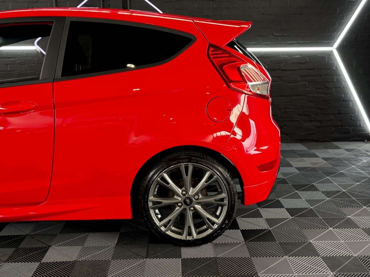 A 2017 FORD FIESTA 1.0T EcoBoost ST-Line Hatchback 3dr Petrol Manual Euro 6 (s/s) (100 ps) ST A 2017 FORD FIESTA 1.0T EcoBoost ST-Line Hatchback 3dr Petrol Manual Euro 6 (s/s) (100 ps) ST