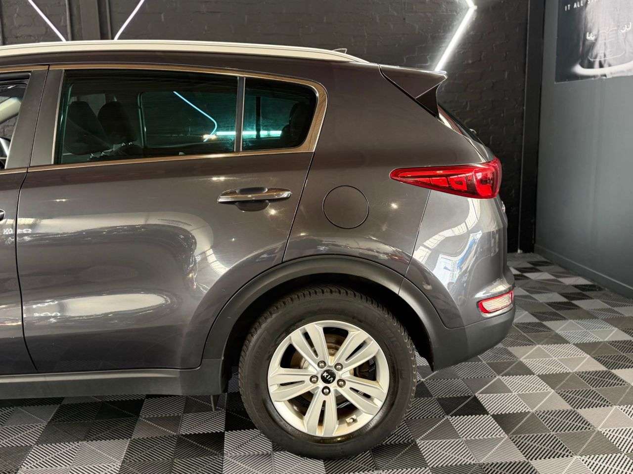 A 2016 KIA SPORTAGE 1.6 GDi 2 SUV 5dr Petrol Manual Euro 6 (s/s) (130 bhp) GREAT SPEC - 2 OWNER A 2016 KIA SPORTAGE 1.6 GDi 2 SUV 5dr Petrol Manual Euro 6 (s/s) (130 bhp) GREAT SPEC - 2 OWNER