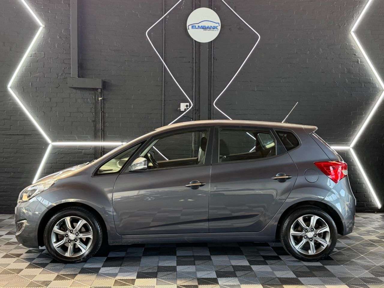 A 2016 HYUNDAI IX20 1.4 Blue Drive SE Hatchback 5dr Petrol Manual Euro 6 (s/s) (90 ps) LOW MILE A 2016 HYUNDAI IX20 1.4 Blue Drive SE Hatchback 5dr Petrol Manual Euro 6 (s/s) (90 ps) LOW MILE