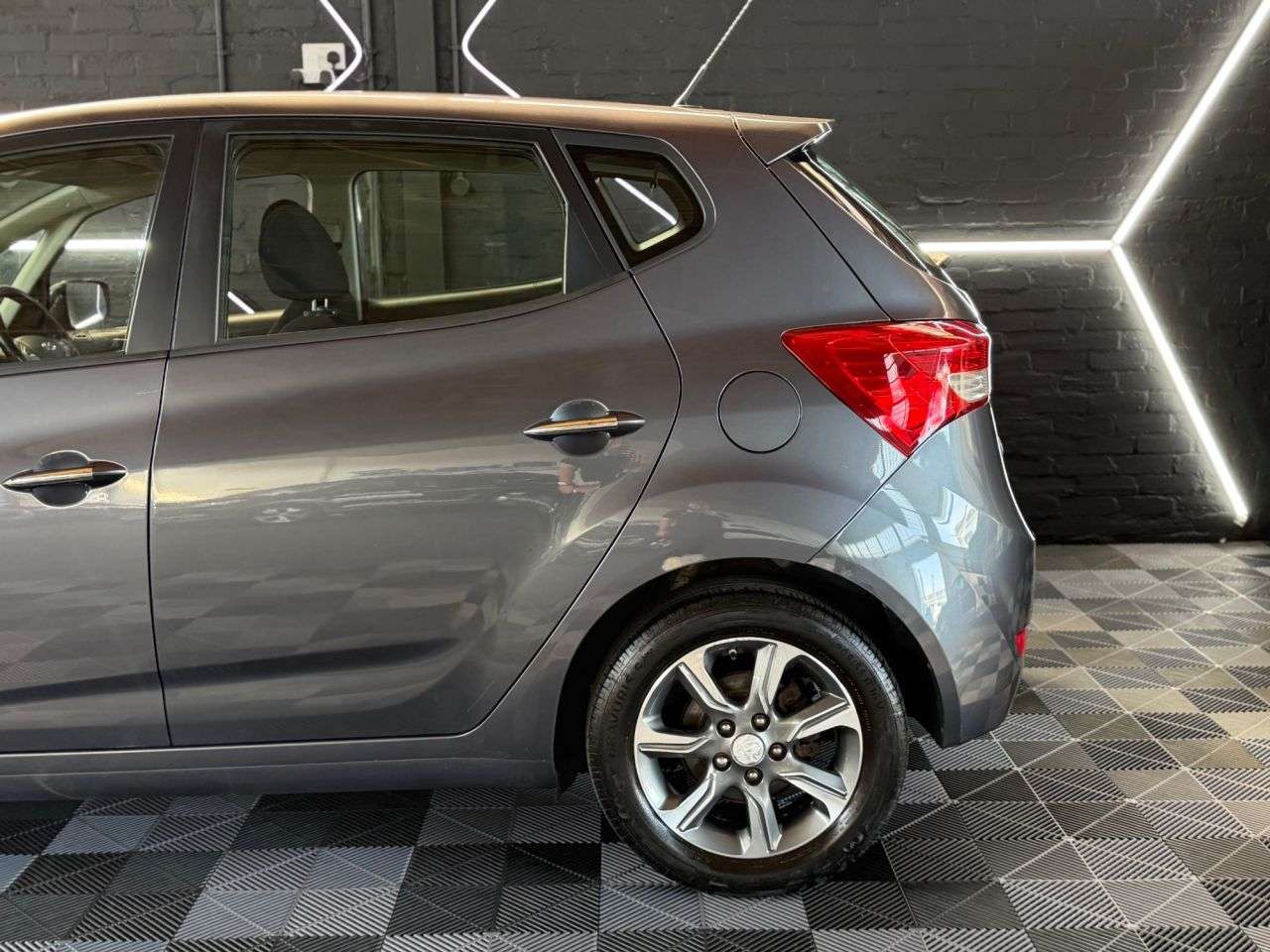 A 2016 HYUNDAI IX20 1.4 Blue Drive SE Hatchback 5dr Petrol Manual Euro 6 (s/s) (90 ps) LOW MILE A 2016 HYUNDAI IX20 1.4 Blue Drive SE Hatchback 5dr Petrol Manual Euro 6 (s/s) (90 ps) LOW MILE