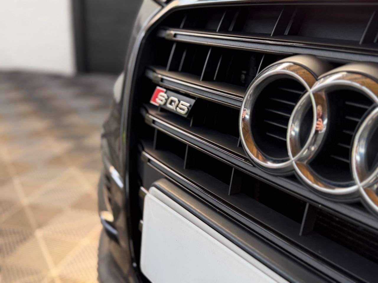 A 2014 AUDI SQ5 3.0 BiTDI V6 SUV 5dr Diesel Tiptronic quattro Euro 5 (s/s) (313 ps) 313 PS A 2014 AUDI SQ5 3.0 BiTDI V6 SUV 5dr Diesel Tiptronic quattro Euro 5 (s/s) (313 ps) 313 PS