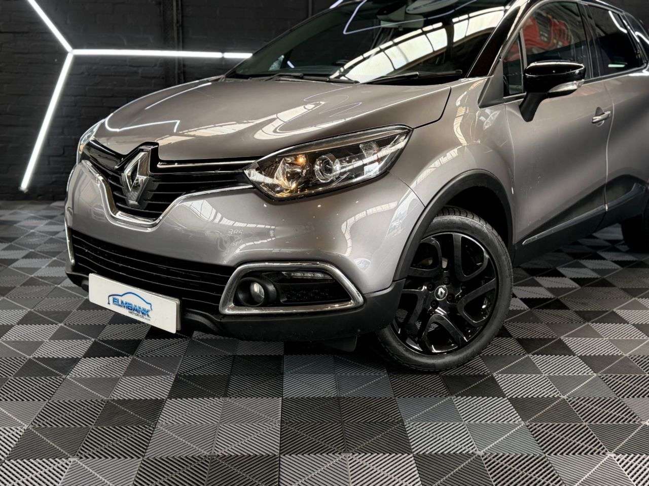A 2017 RENAULT CAPTUR 0.9 TCe ENERGY Dynamique S Nav SUV 5dr Petrol Manual Euro 6 (s/s) (90 ps) V A 2017 RENAULT CAPTUR 0.9 TCe ENERGY Dynamique S Nav SUV 5dr Petrol Manual Euro 6 (s/s) (90 ps) V