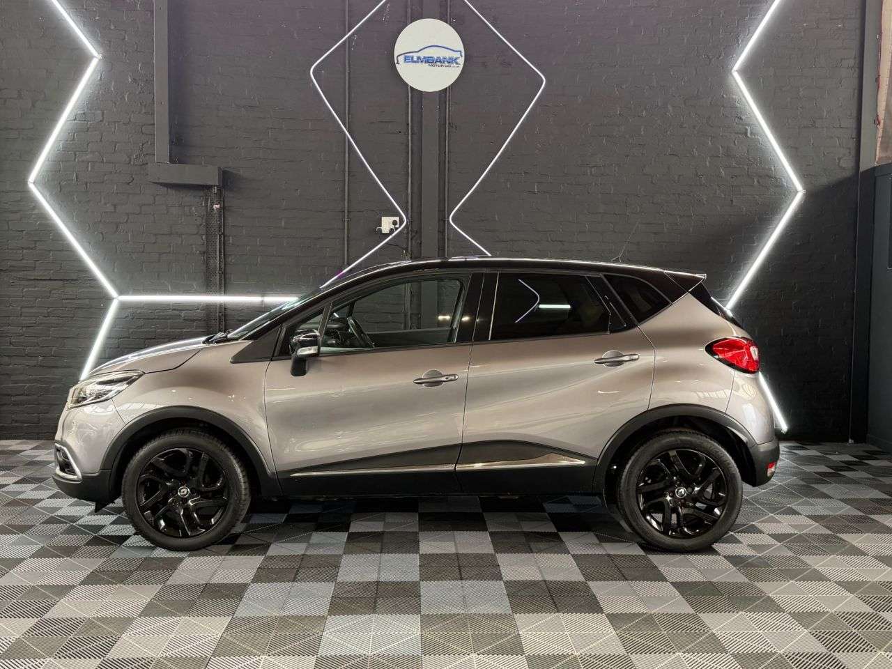 A 2017 RENAULT CAPTUR 0.9 TCe ENERGY Dynamique S Nav SUV 5dr Petrol Manual Euro 6 (s/s) (90 ps) V A 2017 RENAULT CAPTUR 0.9 TCe ENERGY Dynamique S Nav SUV 5dr Petrol Manual Euro 6 (s/s) (90 ps) V