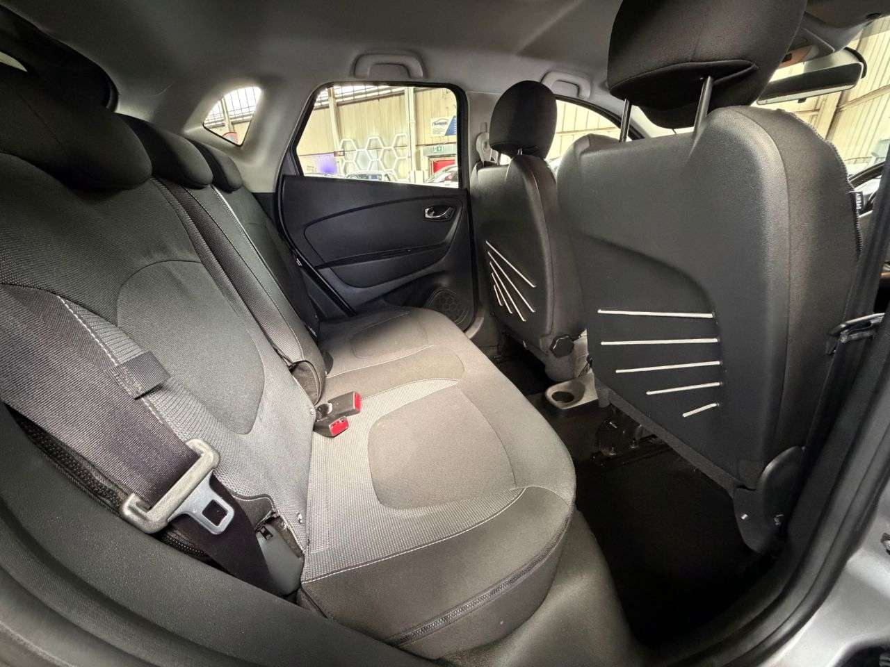 A 2017 RENAULT CAPTUR 0.9 TCe ENERGY Dynamique S Nav SUV 5dr Petrol Manual Euro 6 (s/s) (90 ps) V A 2017 RENAULT CAPTUR 0.9 TCe ENERGY Dynamique S Nav SUV 5dr Petrol Manual Euro 6 (s/s) (90 ps) V