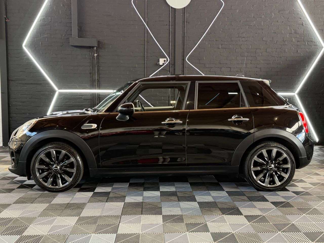 A 2016 MINI HATCH 1.5 Cooper Hatchback 5dr Petrol Manual Euro 6 (s/s) (136 ps) A 2016 MINI HATCH 1.5 Cooper Hatchback 5dr Petrol Manual Euro 6 (s/s) (136 ps)