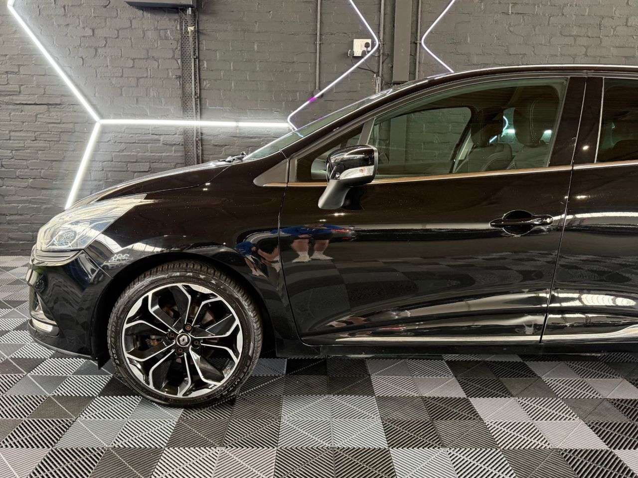 A 2019 RENAULT CLIO 0.9 TCe Iconic Hatchback 5dr Petrol Manual Euro 6 (s/s) (90 ps) A 2019 RENAULT CLIO 0.9 TCe Iconic Hatchback 5dr Petrol Manual Euro 6 (s/s) (90 ps)