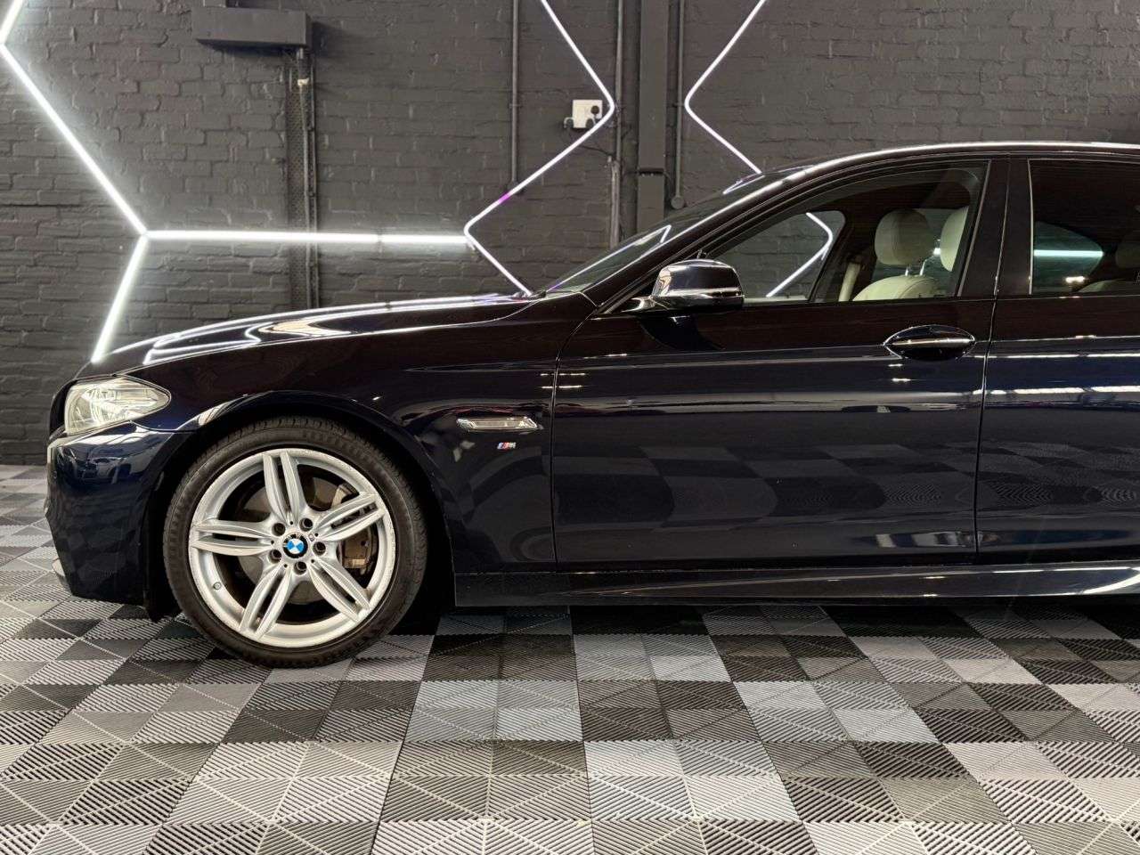 A 2016 BMW 5 SERIES 3.0 535d M Sport Saloon 4dr Diesel Auto Euro 6 (s/s) (313 ps) WHAT A CAR - A 2016 BMW 5 SERIES 3.0 535d M Sport Saloon 4dr Diesel Auto Euro 6 (s/s) (313 ps) WHAT A CAR -