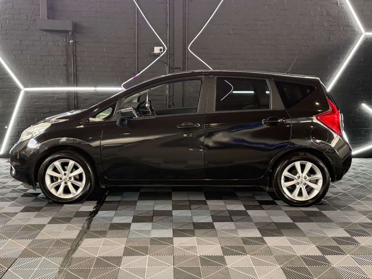 A 2015 NISSAN NOTE 1.2 DIG-S Tekna Hatchback 5dr Petrol CVT Euro 5 (s/s) (98 ps) 3 OWNERS - 2 A 2015 NISSAN NOTE 1.2 DIG-S Tekna Hatchback 5dr Petrol CVT Euro 5 (s/s) (98 ps) 3 OWNERS - 2