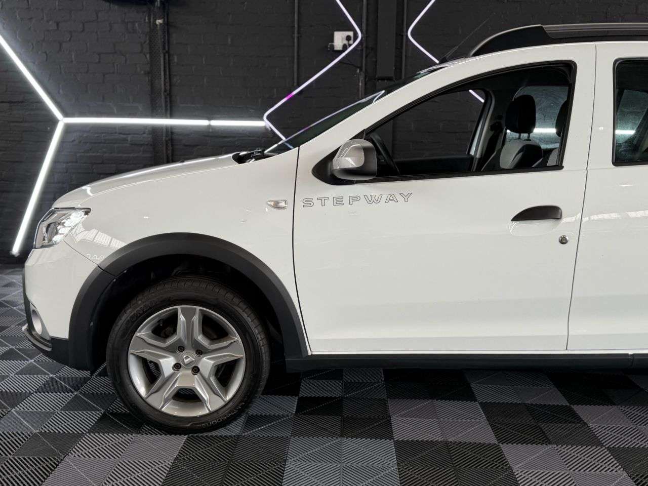 A 2019 DACIA SANDERO STEPWAY 0.9 TCe Essential Hatchback 5dr Petrol Manual Euro 6 (s/s) (90 ps) A 2019 DACIA SANDERO STEPWAY 0.9 TCe Essential Hatchback 5dr Petrol Manual Euro 6 (s/s) (90 ps)