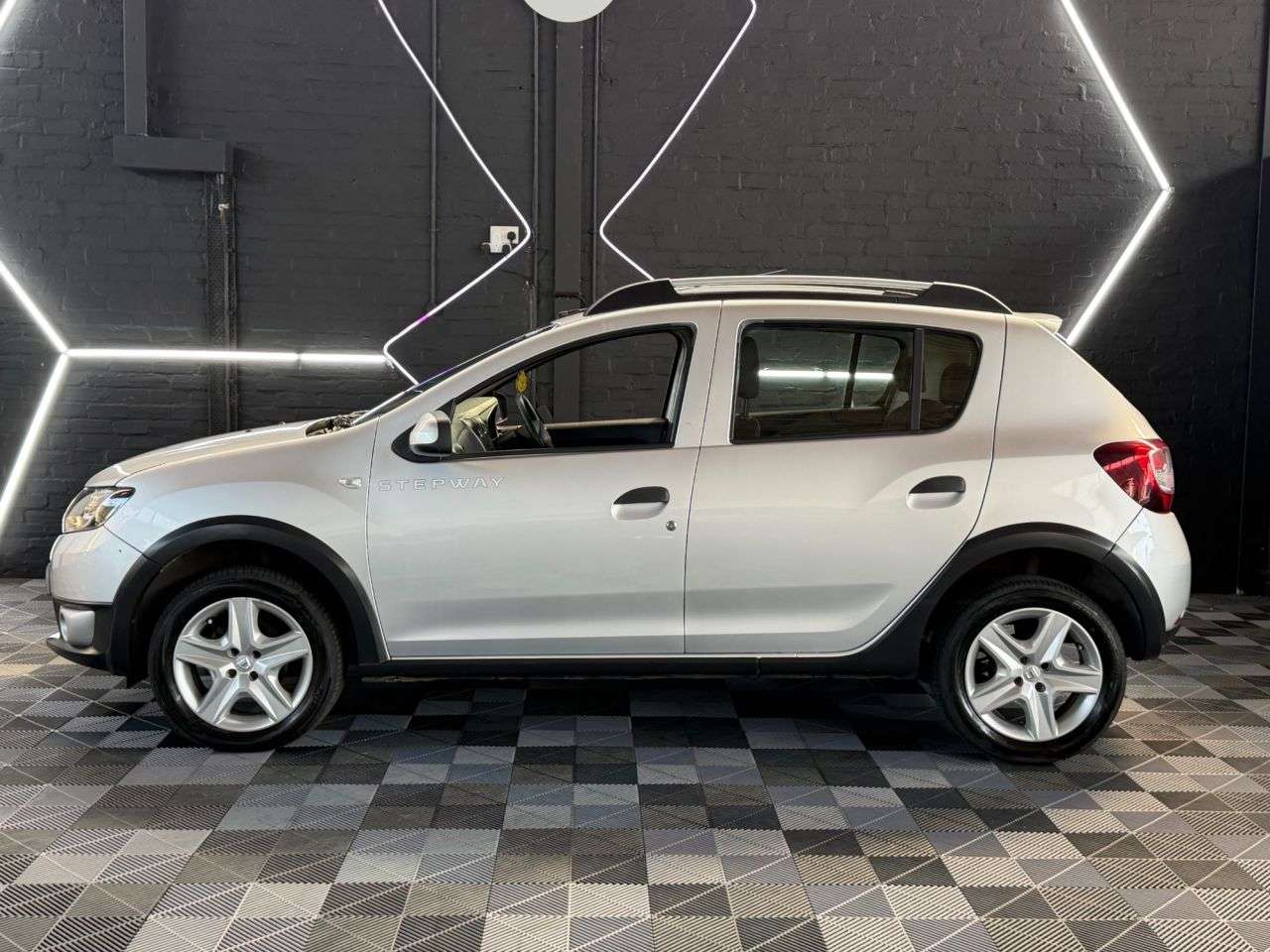A 2015 DACIA SANDERO STEPWAY 1.5 dCi Ambiance Hatchback 5dr Diesel Manual Euro 5 (90 ps) A 2015 DACIA SANDERO STEPWAY 1.5 dCi Ambiance Hatchback 5dr Diesel Manual Euro 5 (90 ps)