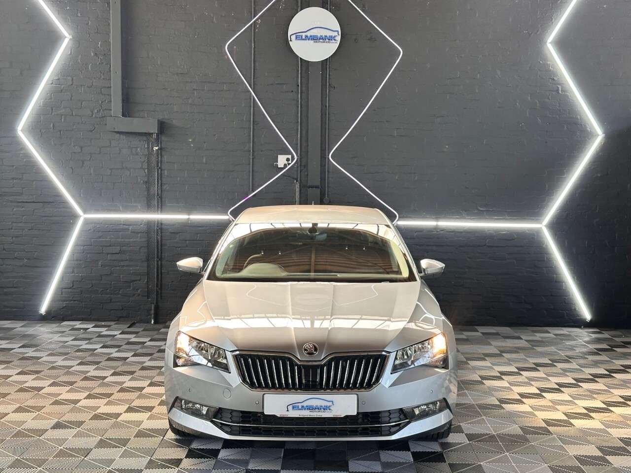 A 2018 SKODA SUPERB 1.5 TSI ACT SE Hatchback 5dr Petrol DSG Euro 6 (s/s) (150 ps) A 2018 SKODA SUPERB 1.5 TSI ACT SE Hatchback 5dr Petrol DSG Euro 6 (s/s) (150 ps)