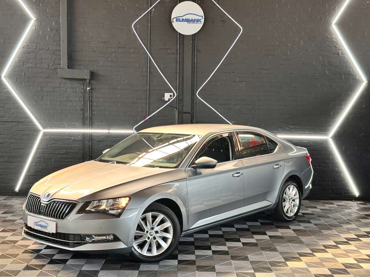 A 2018 SKODA SUPERB 1.5 TSI ACT SE Hatchback 5dr Petrol DSG Euro 6 (s/s) (150 ps) A 2018 SKODA SUPERB 1.5 TSI ACT SE Hatchback 5dr Petrol DSG Euro 6 (s/s) (150 ps)