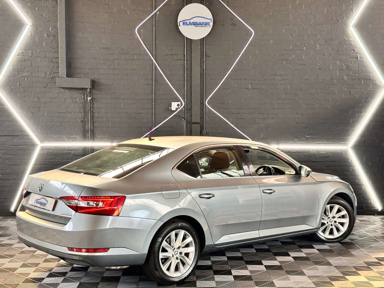 A 2018 SKODA SUPERB 1.5 TSI ACT SE Hatchback 5dr Petrol DSG Euro 6 (s/s) (150 ps) A 2018 SKODA SUPERB 1.5 TSI ACT SE Hatchback 5dr Petrol DSG Euro 6 (s/s) (150 ps)