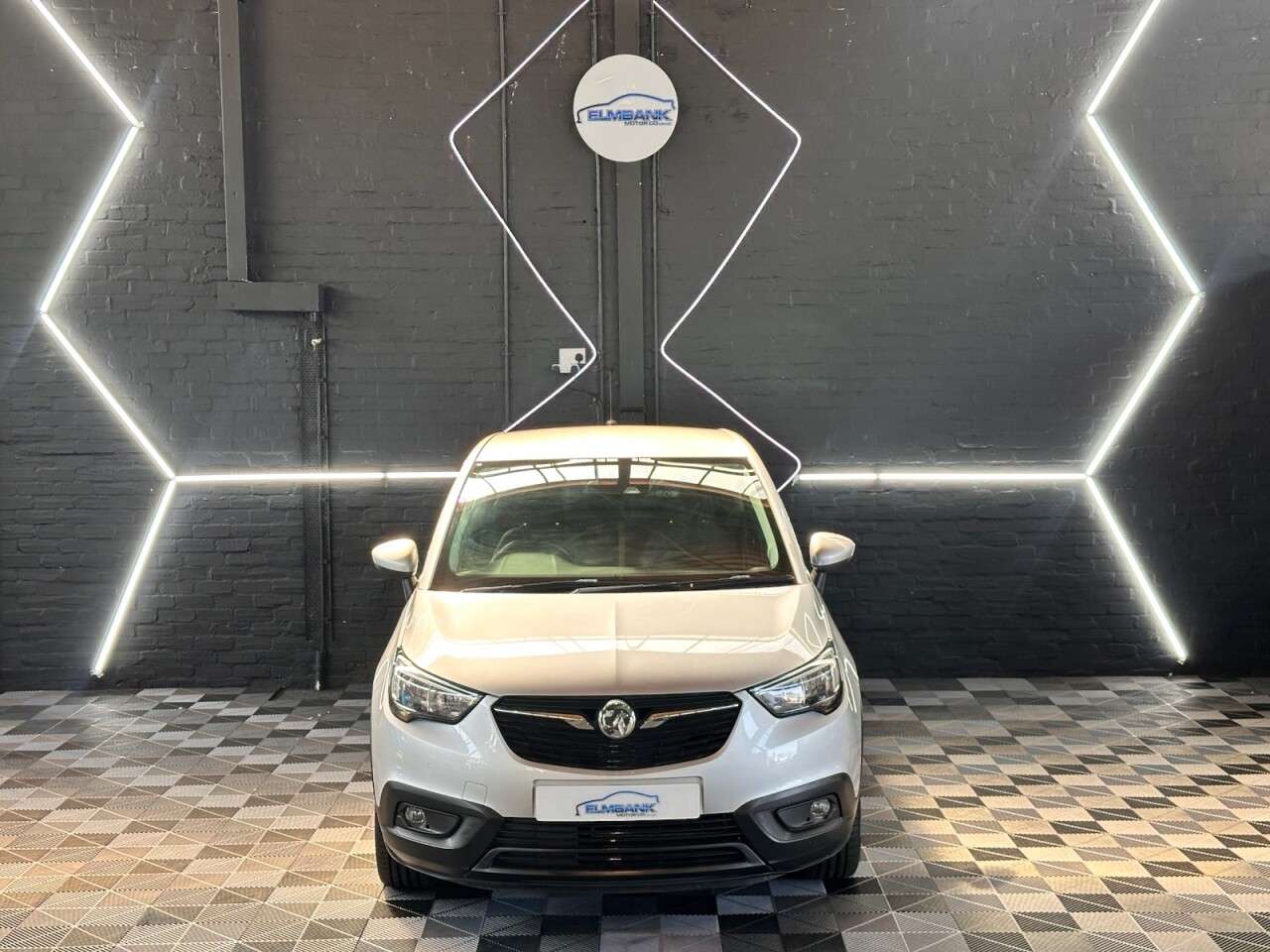 A 2017 VAUXHALL CROSSLAND X 1.2 SE SUV 5dr Petrol Manual Euro 6 (81 ps) A 2017 VAUXHALL CROSSLAND X 1.2 SE SUV 5dr Petrol Manual Euro 6 (81 ps)