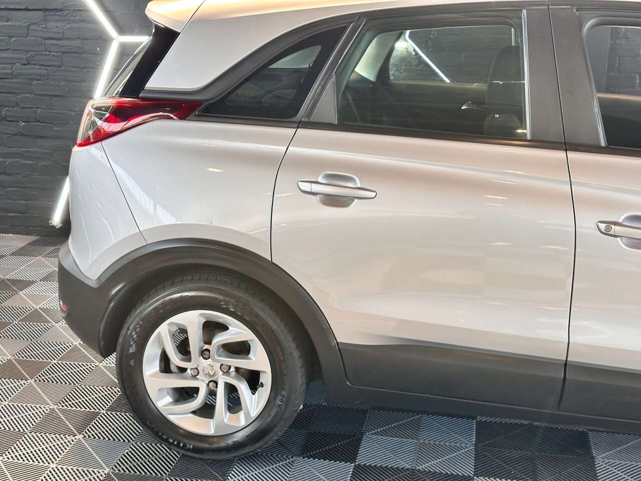 A 2017 VAUXHALL CROSSLAND X 1.2 SE SUV 5dr Petrol Manual Euro 6 (81 ps) A 2017 VAUXHALL CROSSLAND X 1.2 SE SUV 5dr Petrol Manual Euro 6 (81 ps)