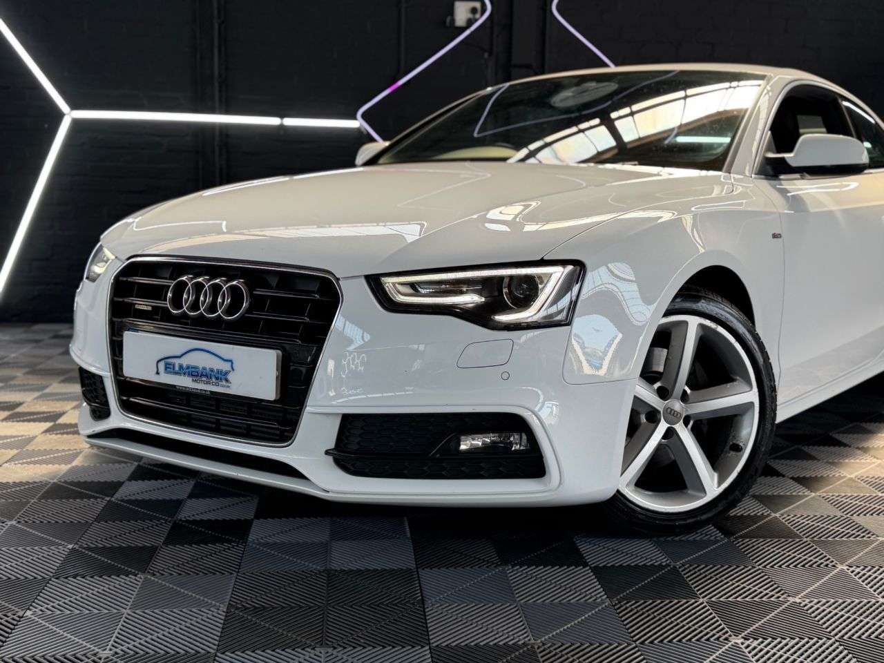A 2013 AUDI A5 2.0 TFSI S line Coupe 2dr Petrol Manual quattro Euro 5 (s/s) (211 ps) BEAUT A 2013 AUDI A5 2.0 TFSI S line Coupe 2dr Petrol Manual quattro Euro 5 (s/s) (211 ps) BEAUT