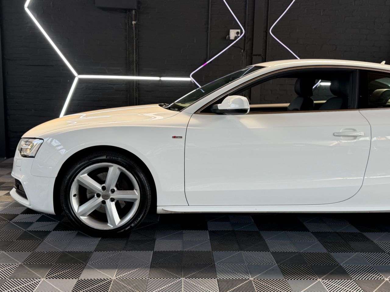 A 2013 AUDI A5 2.0 TFSI S line Coupe 2dr Petrol Manual quattro Euro 5 (s/s) (211 ps) BEAUT A 2013 AUDI A5 2.0 TFSI S line Coupe 2dr Petrol Manual quattro Euro 5 (s/s) (211 ps) BEAUT